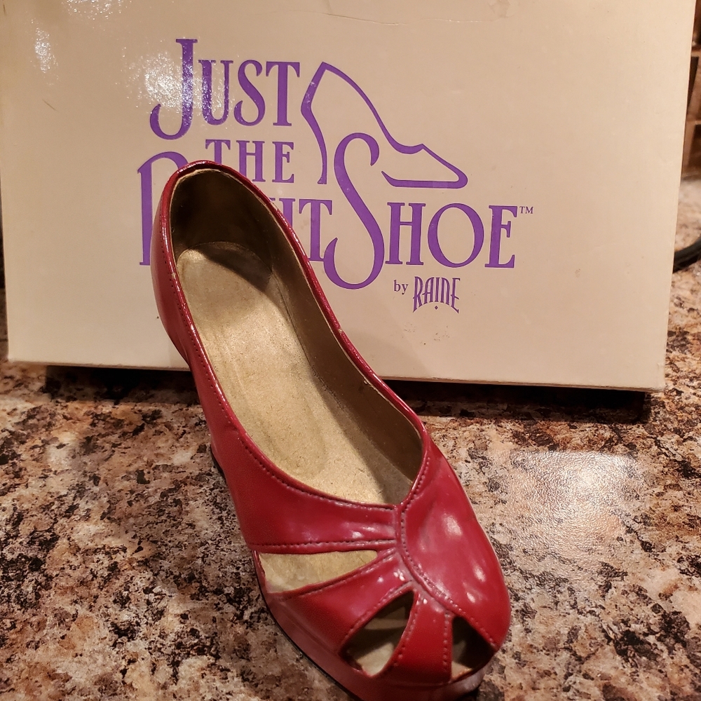 Just the right shoe by Raine